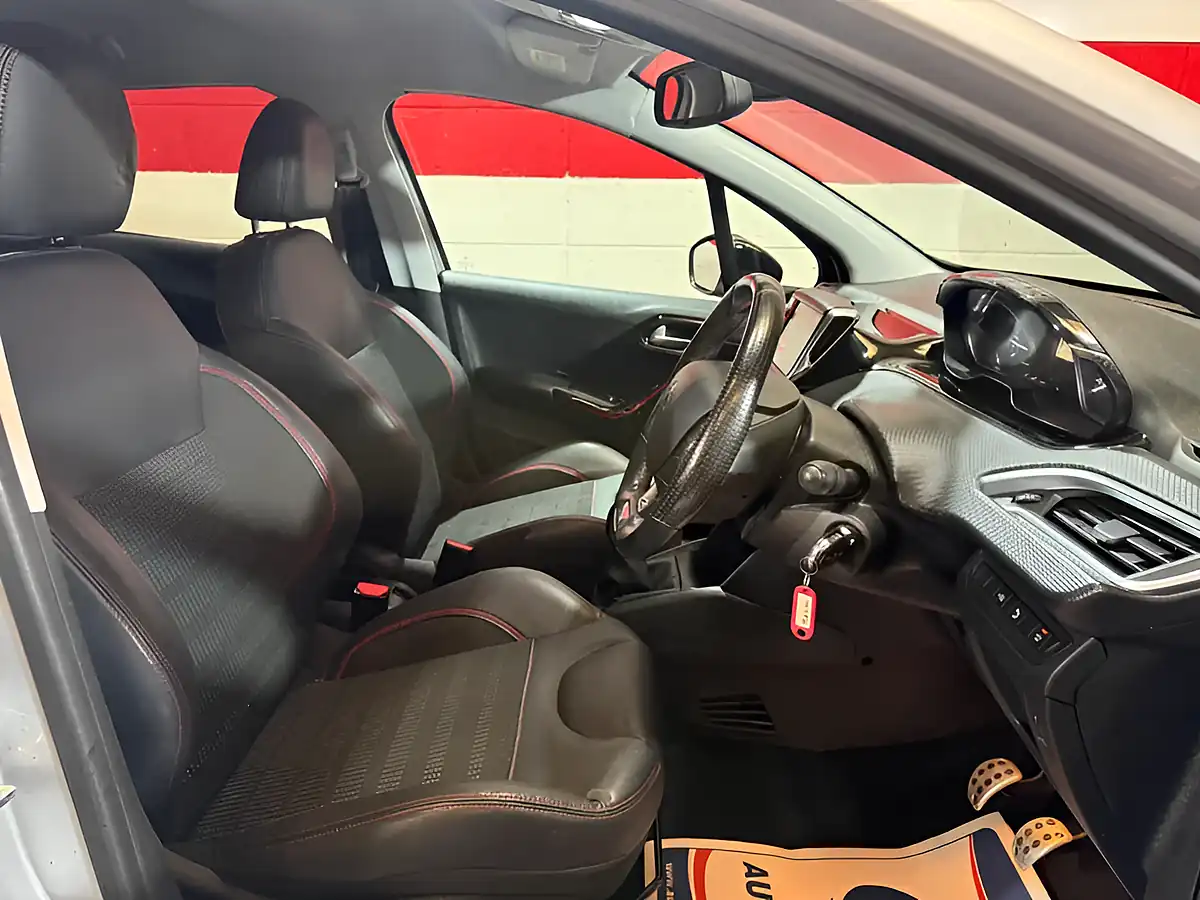 Used 2018 Peugeot 208 GT Line Silver - Interior and Exterior details 11