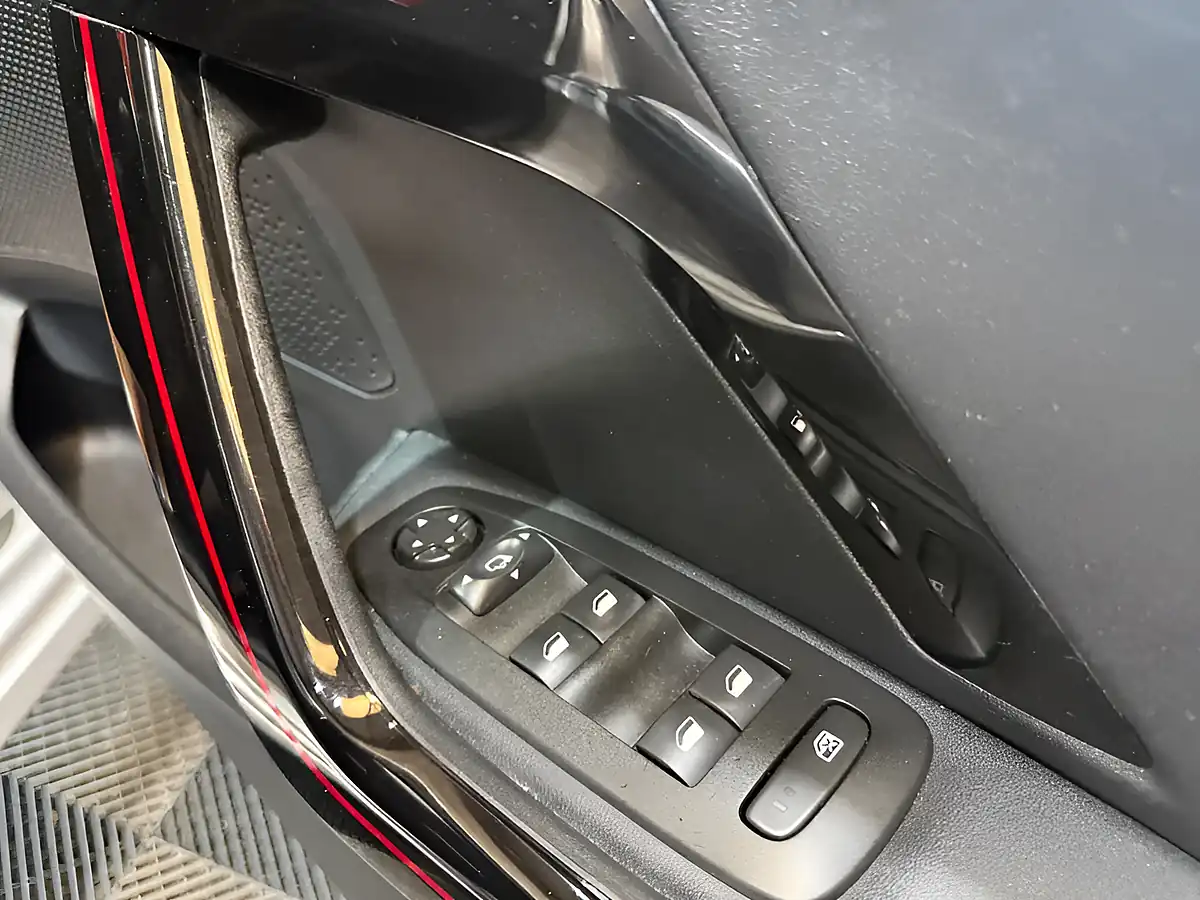 Used 2018 Peugeot 208 GT Line Silver - Interior and Exterior details 13