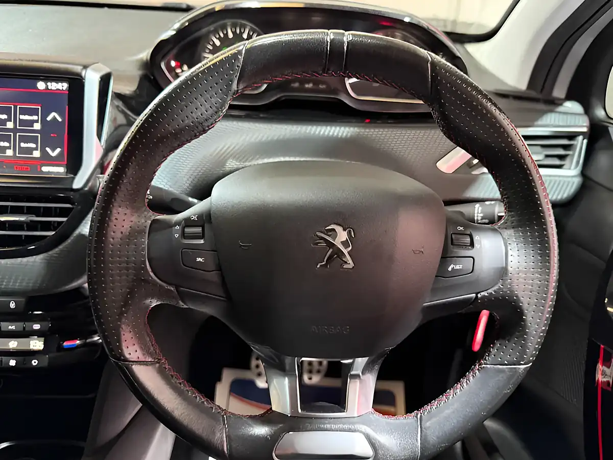 Used 2018 Peugeot 208 GT Line Silver - Interior and Exterior details 16