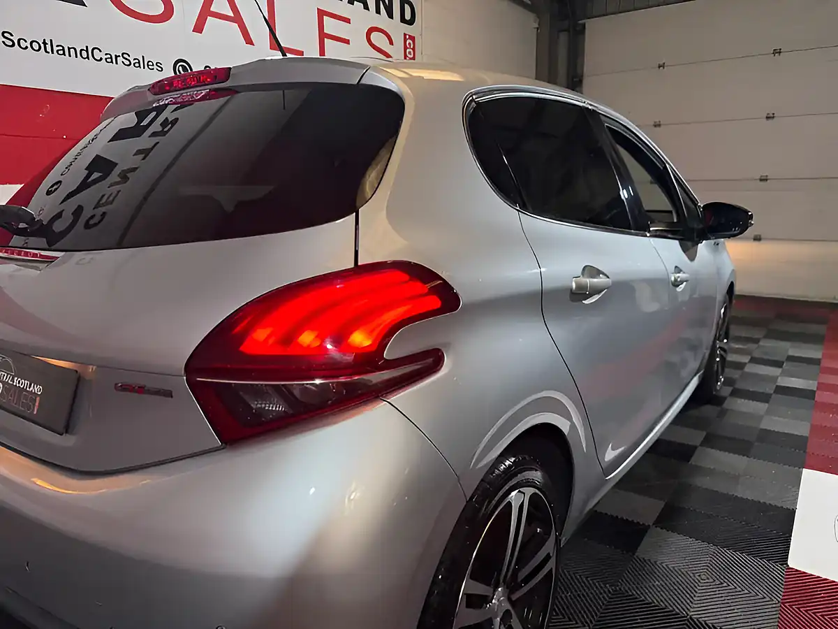 Used 2018 Peugeot 208 GT Line Silver - Interior and Exterior details 18