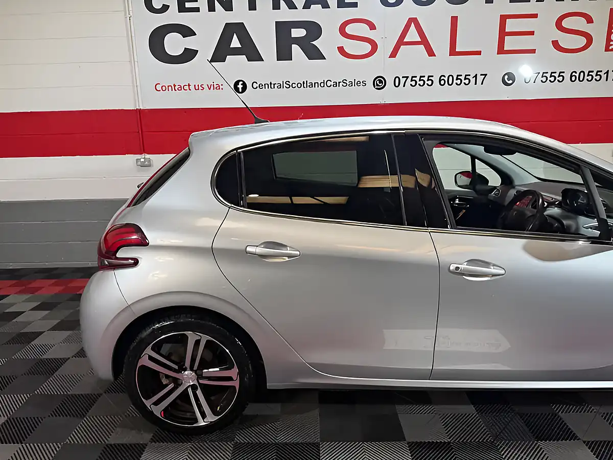 Used 2018 Peugeot 208 GT Line Silver - Interior and Exterior details 4
