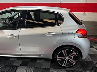 Used 2018 Peugeot 208 GT Line Silver - Interior and Exterior details 7