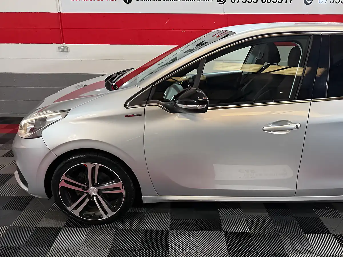 Used 2018 Peugeot 208 GT Line Silver - Interior and Exterior details 8