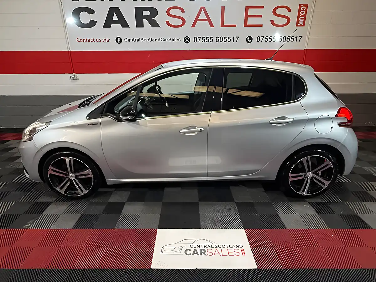 Used 2018 Peugeot 208 GT Line Silver - Interior and Exterior details 9