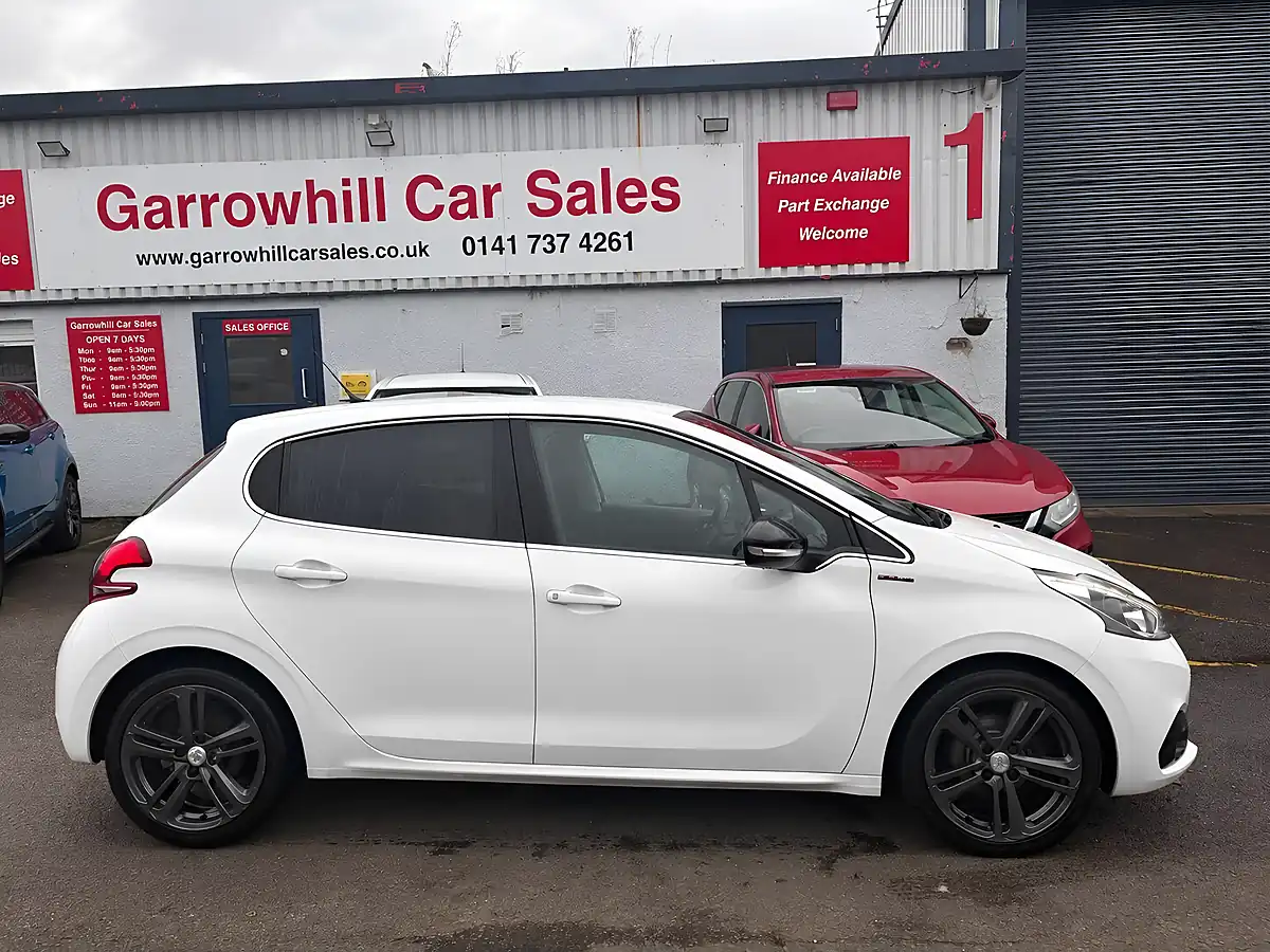 Used 2018 Peugeot 208 GT Line White - Interior and Exterior details 10