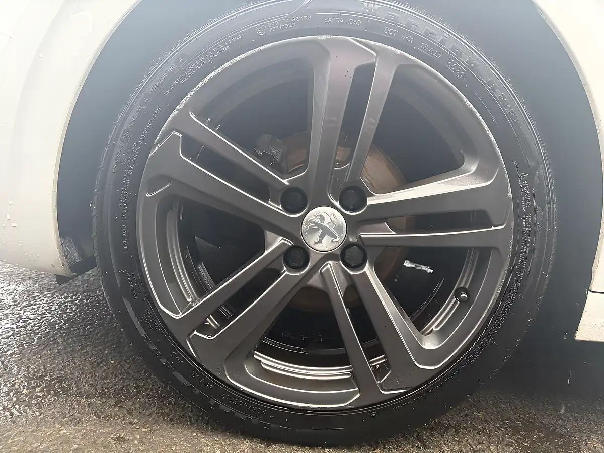 Used 2018 Peugeot 208 GT Line White - Interior and Exterior details 13
