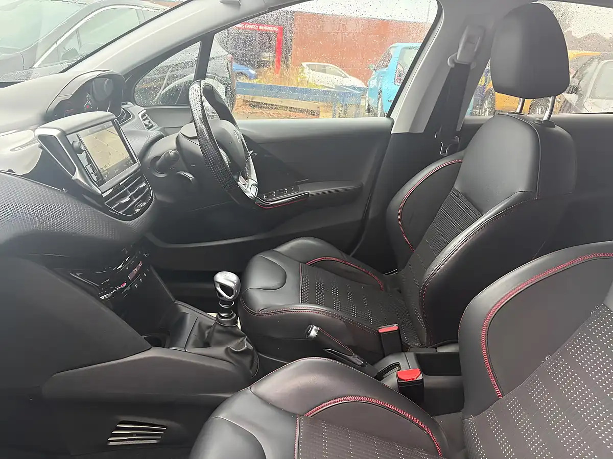 Used 2018 Peugeot 208 GT Line White - Interior and Exterior details 14