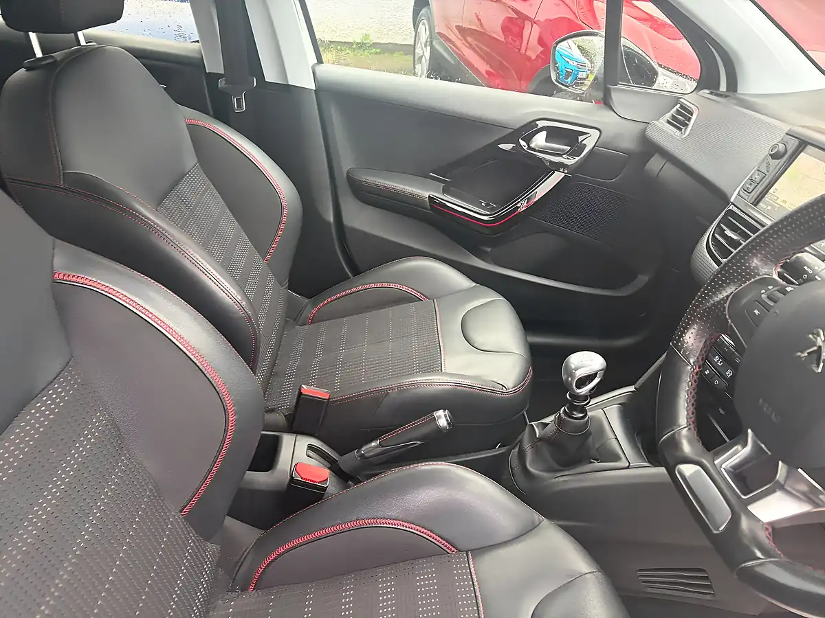 Used 2018 Peugeot 208 GT Line White - Interior and Exterior details 15