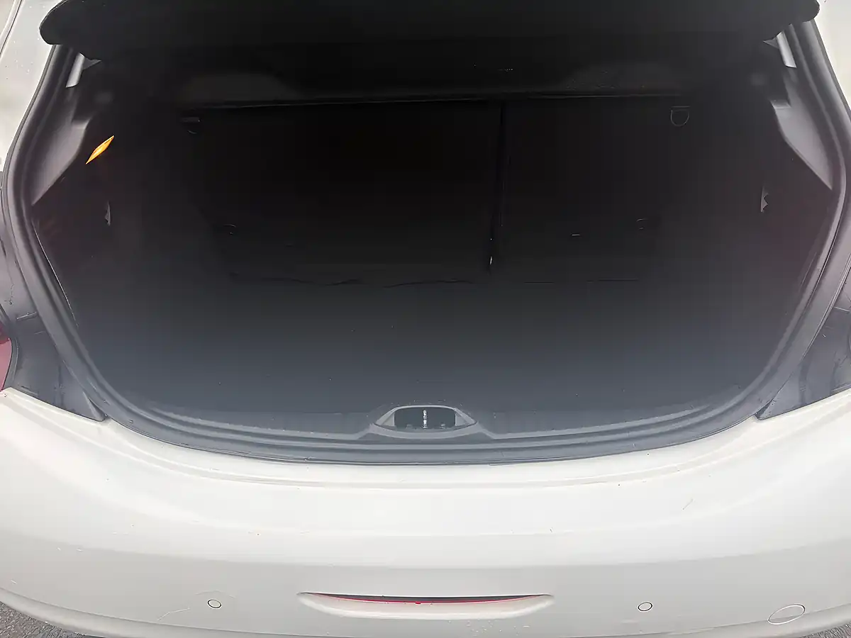 Used 2018 Peugeot 208 GT Line White - Interior and Exterior details 20