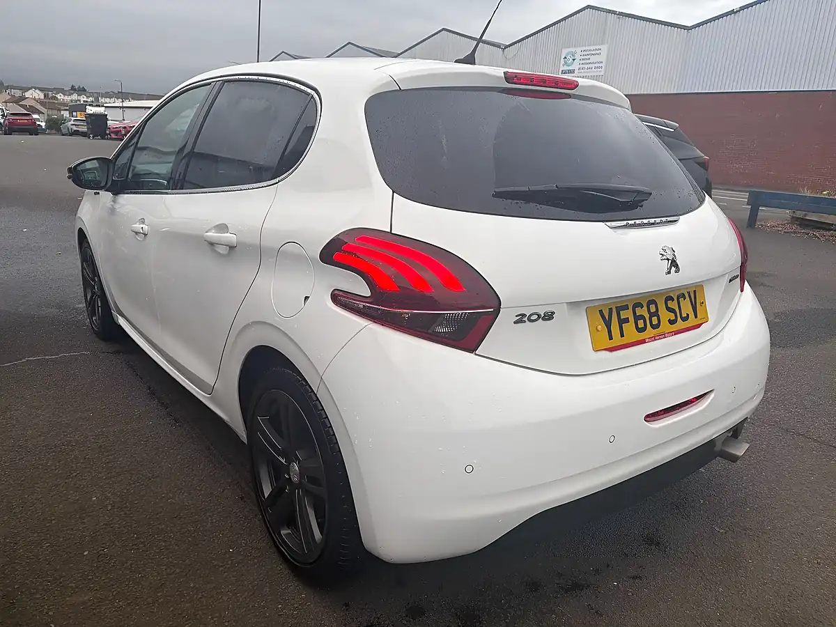 Used 2018 Peugeot 208 GT Line White - Interior and Exterior details 7