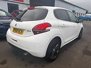 Used 2018 Peugeot 208 GT Line White - Interior and Exterior details 9