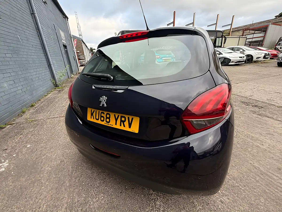 Used 2018 Peugeot 208 Signature Blue - Interior and Exterior details 11