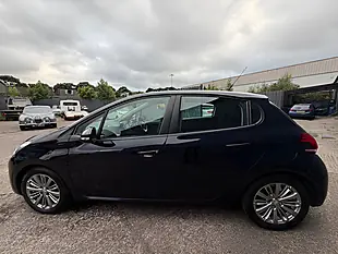 Used 2018 Peugeot 208 Signature Blue - Interior and Exterior details 12