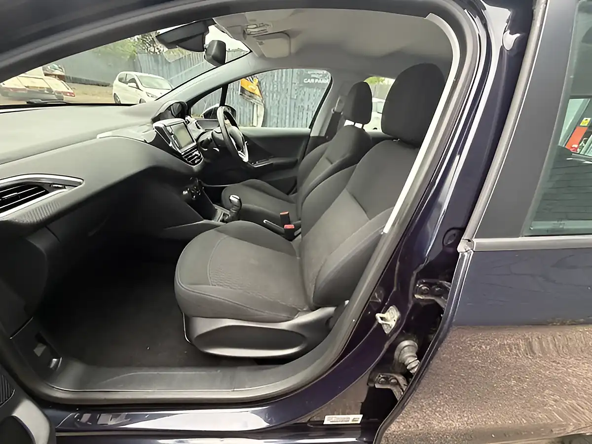 Used 2018 Peugeot 208 Signature Blue - Interior and Exterior details 14