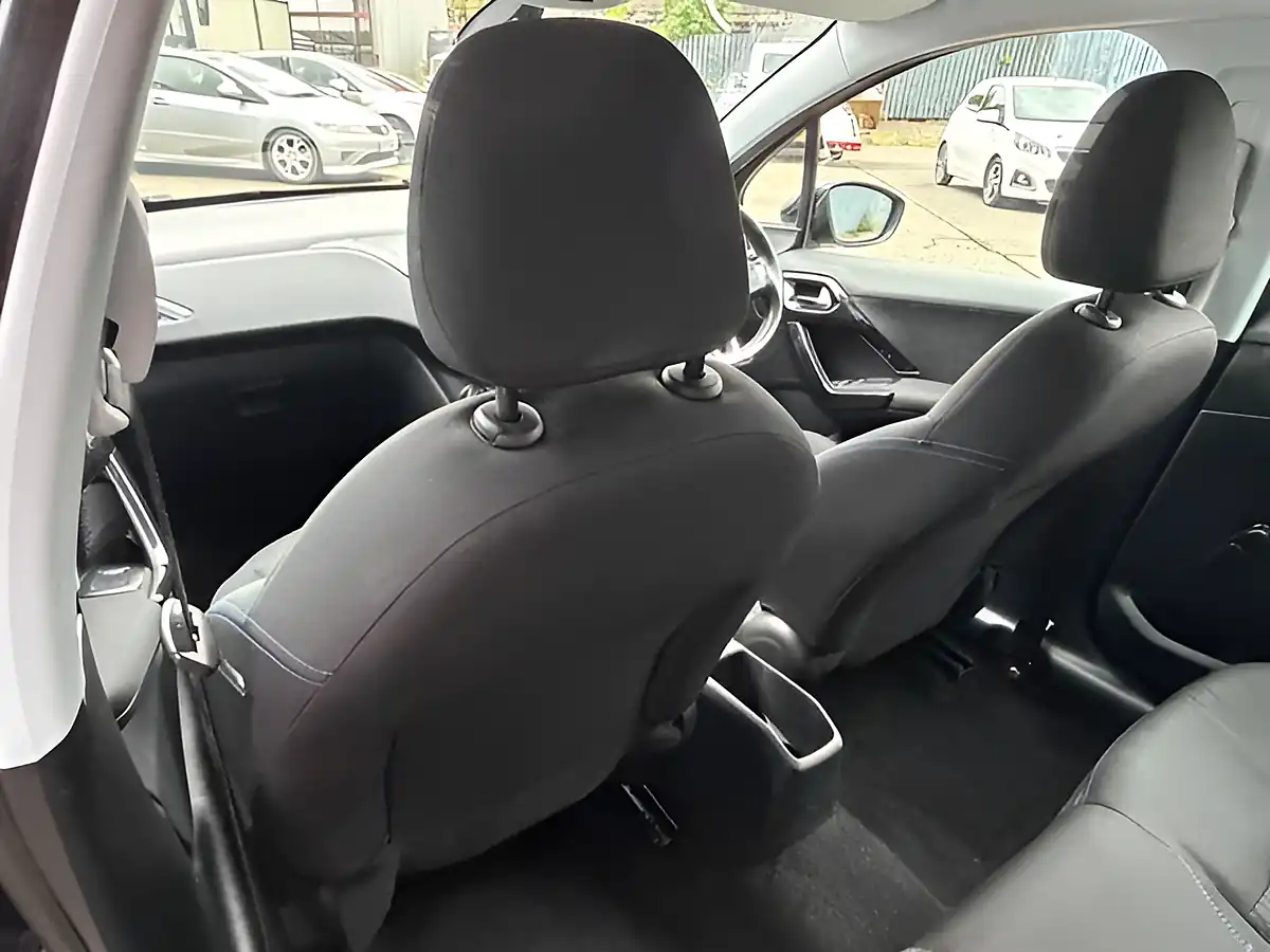 Used 2018 Peugeot 208 Signature Blue - Interior and Exterior details 16