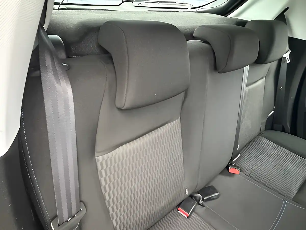 Used 2018 Peugeot 208 Signature Blue - Interior and Exterior details 17
