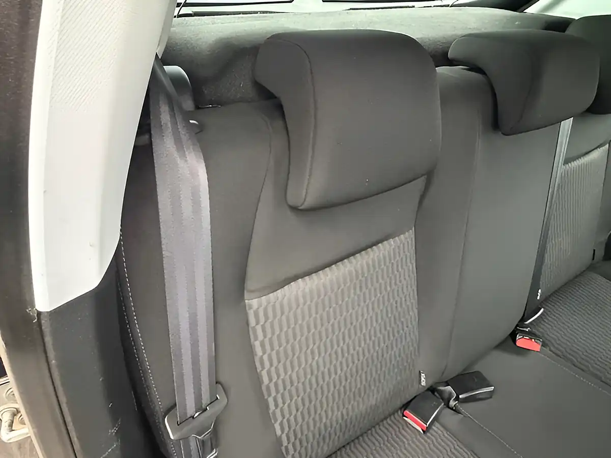 Used 2018 Peugeot 208 Signature Blue - Interior and Exterior details 18
