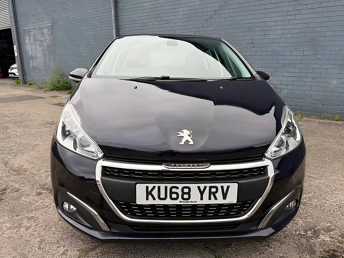 Used 2018 Peugeot 208 Signature Blue - Interior and Exterior details 2