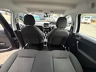 Used 2018 Peugeot 208 Signature Blue - Interior and Exterior details 3
