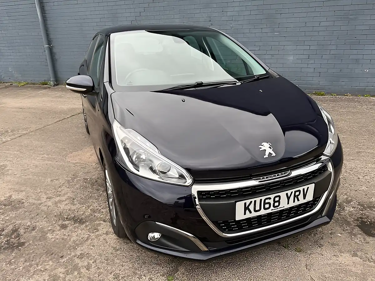 Used 2018 Peugeot 208 Signature Blue - Interior and Exterior details 5