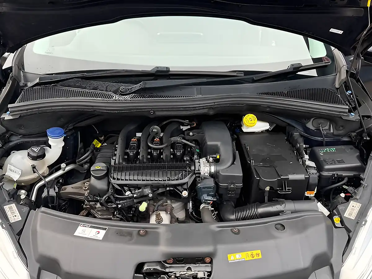 Used 2018 Peugeot 208 Signature Blue - Interior and Exterior details 8