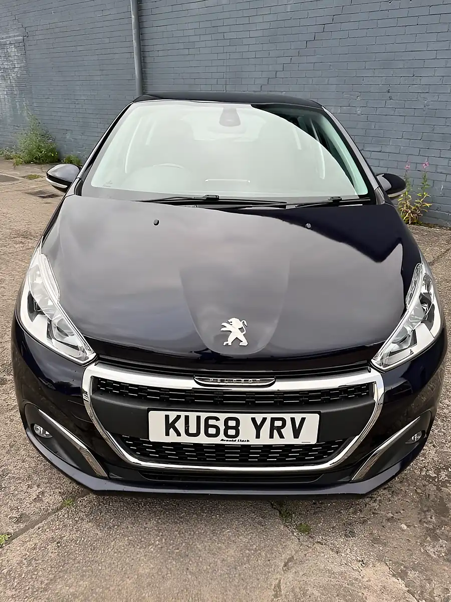 Used 2018 Peugeot 208 Signature Blue - Interior and Exterior details 9