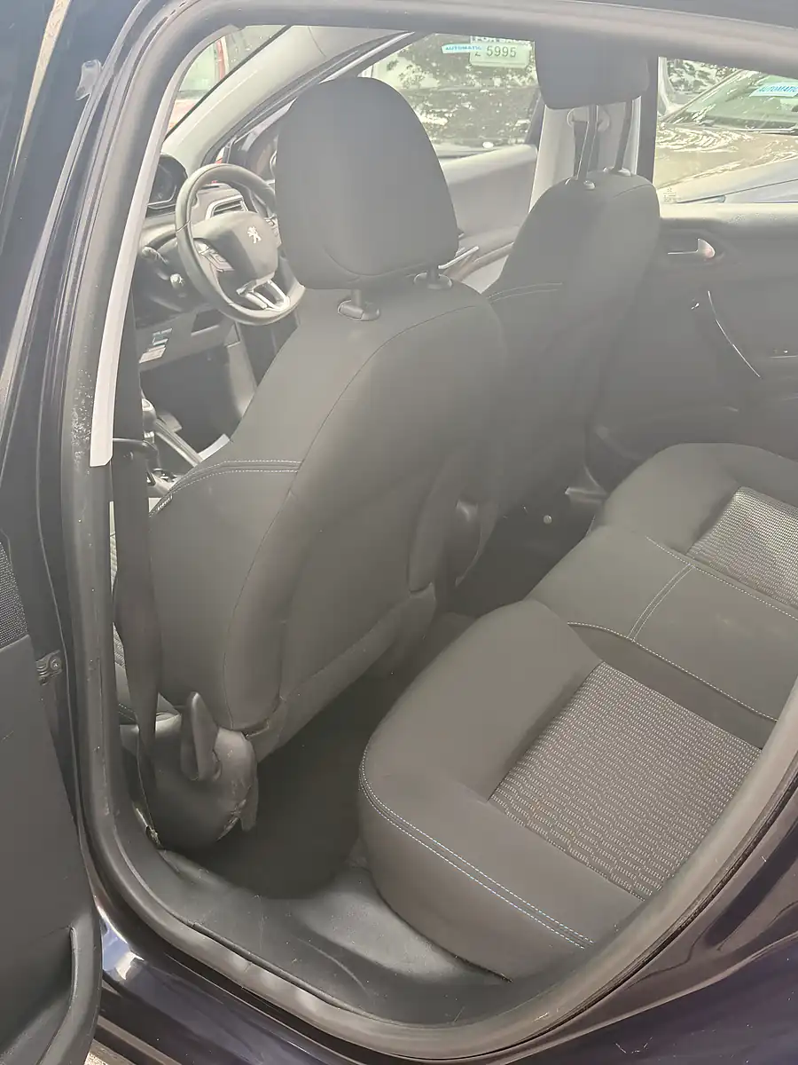 Used 2018 Peugeot 208 Signature Blue - Interior and Exterior details 10