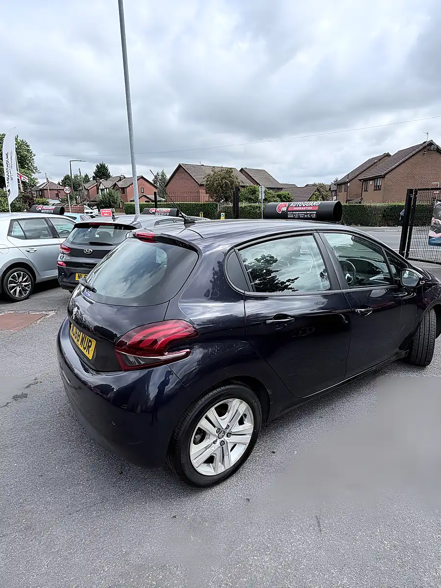 Used 2018 Peugeot 208 Signature Blue - Interior and Exterior details 2