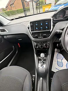Used 2018 Peugeot 208 Signature Blue - Interior and Exterior details 7