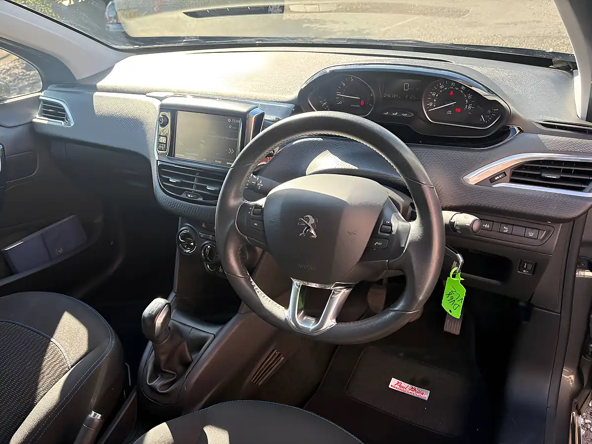 Used 2018 Peugeot 208 Signature Grey - Interior and Exterior details 10