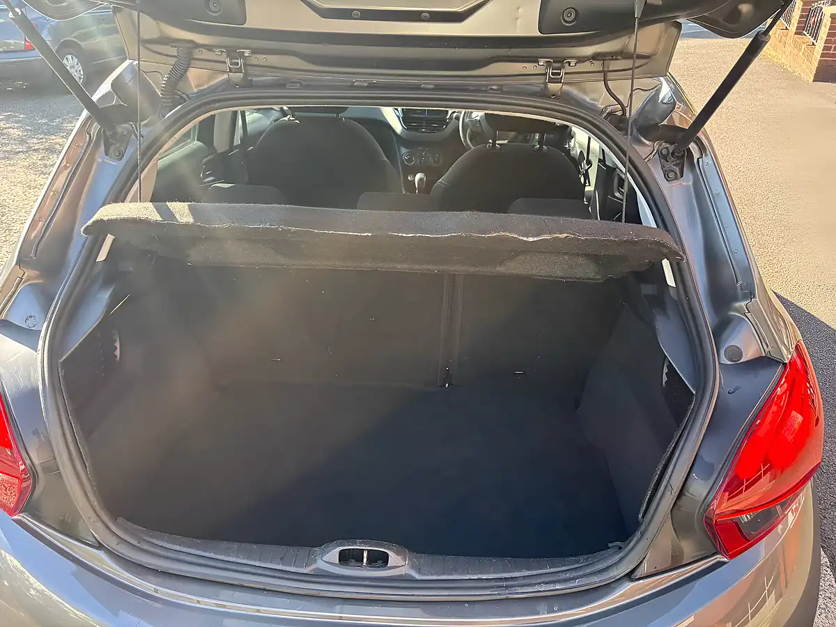Used 2018 Peugeot 208 Signature Grey - Interior and Exterior details 12