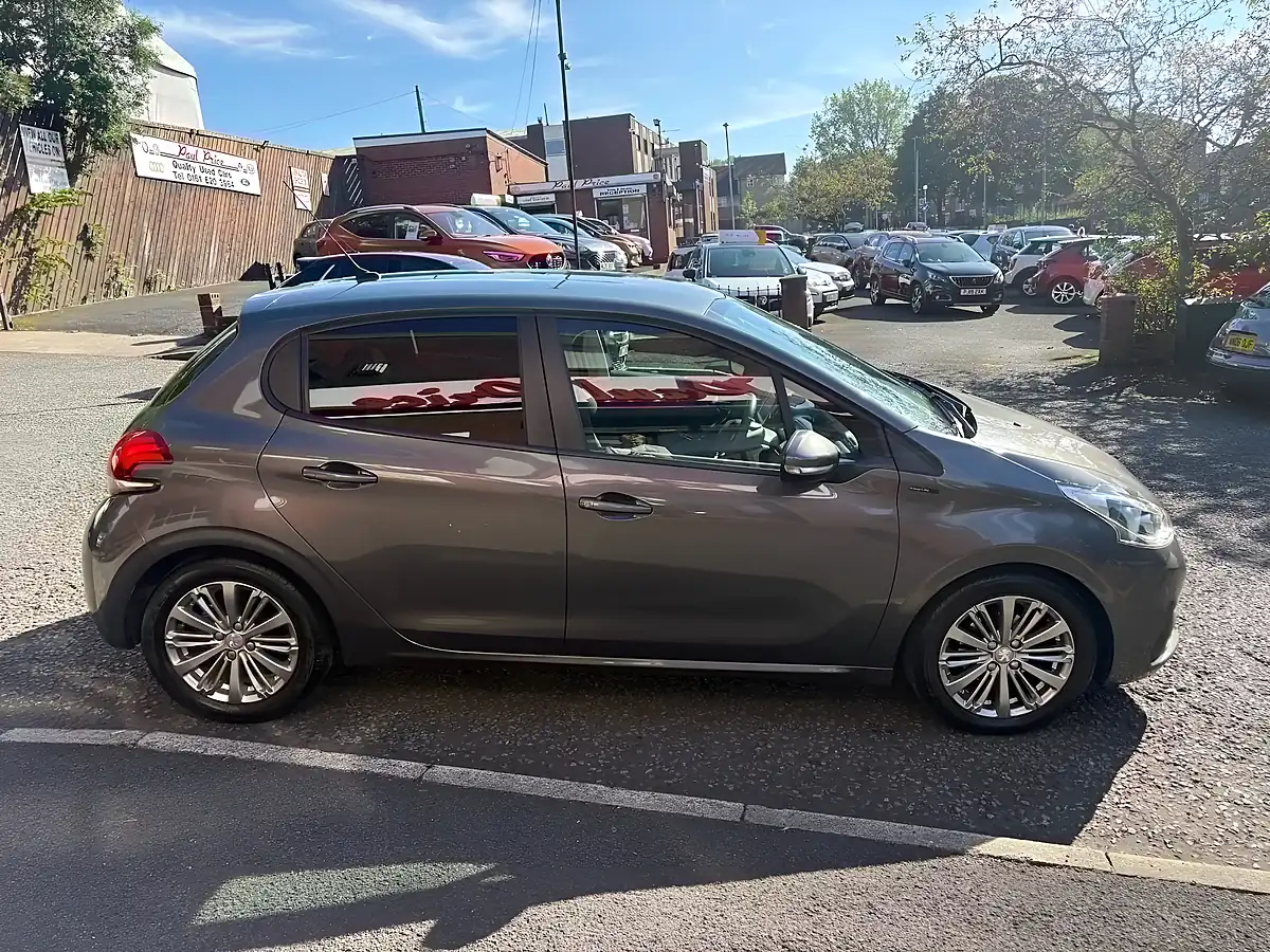 Used 2018 Peugeot 208 Signature Grey - Interior and Exterior details 2