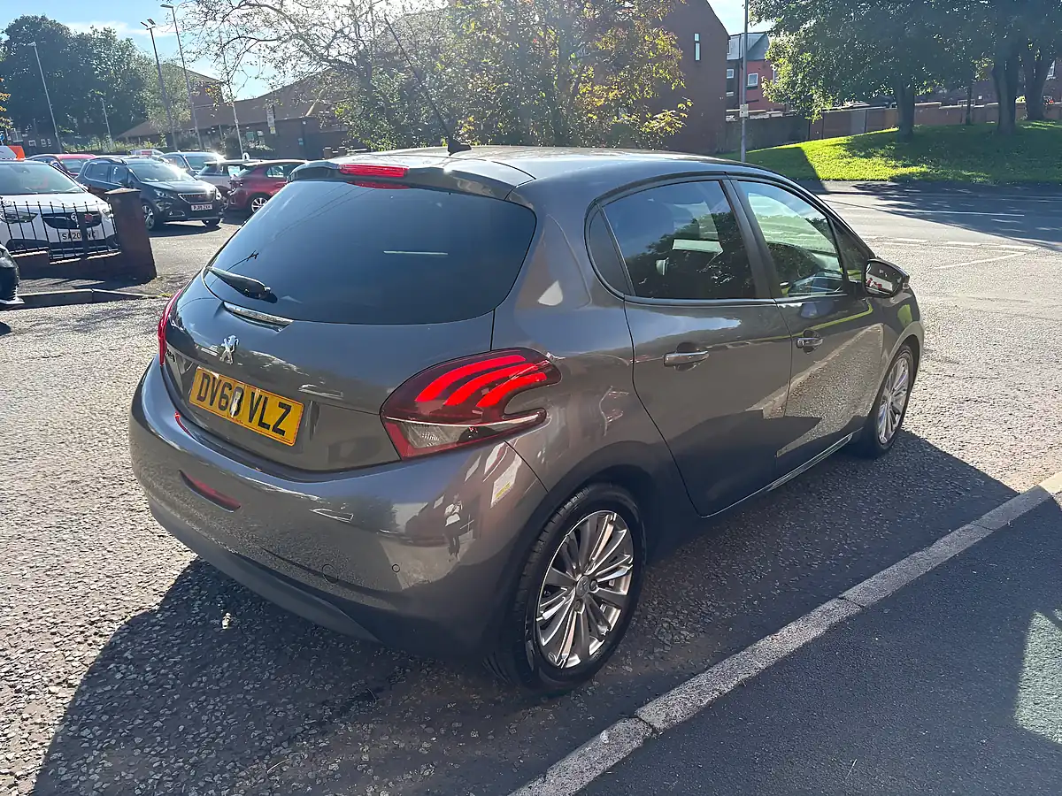 Used 2018 Peugeot 208 Signature Grey - Interior and Exterior details 3