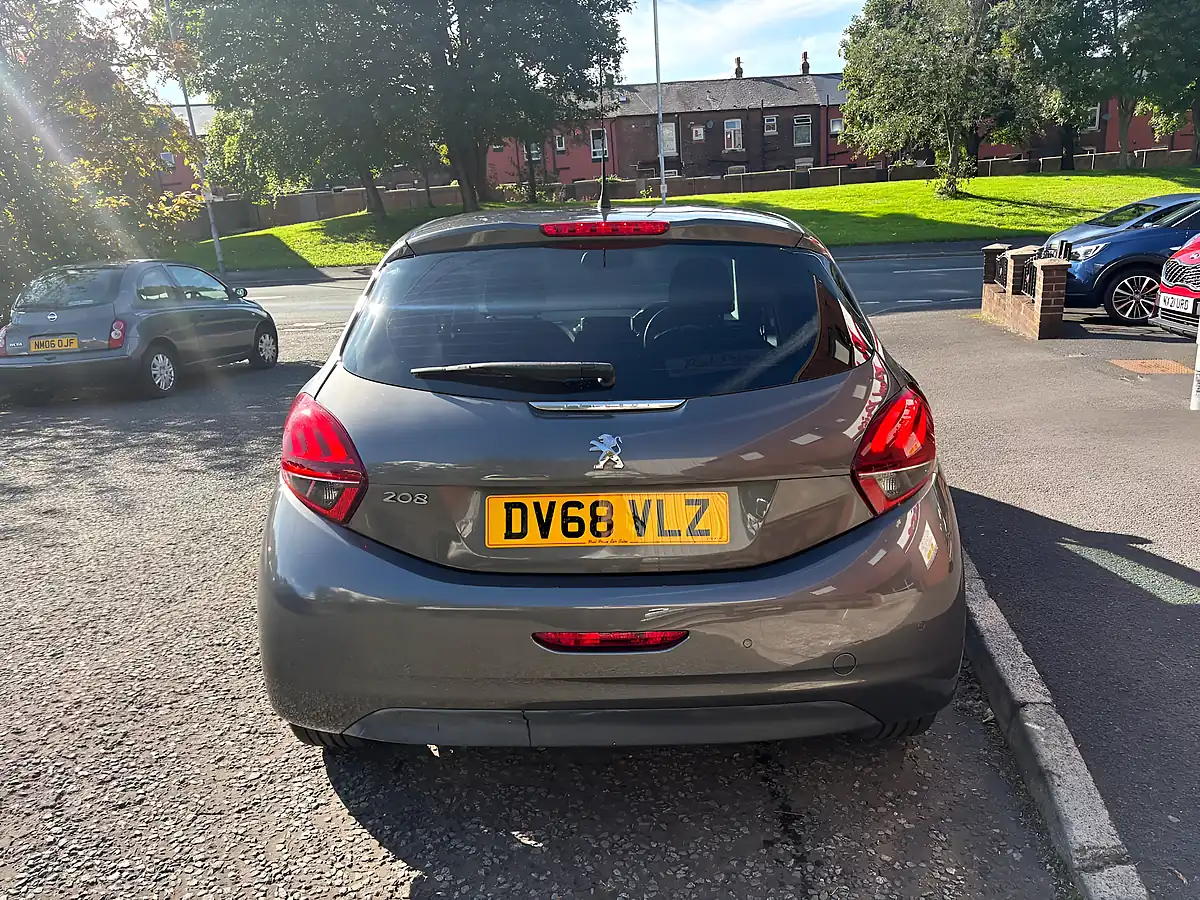 Used 2018 Peugeot 208 Signature Grey - Interior and Exterior details 4