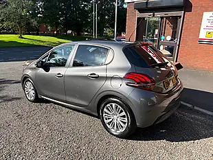 Used 2018 Peugeot 208 Signature Grey - Interior and Exterior details 5