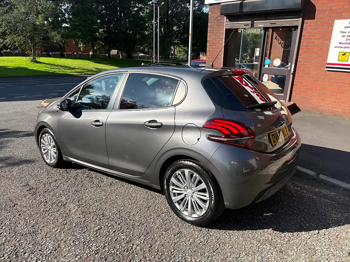 Used 2018 Peugeot 208 Signature Grey - Interior and Exterior details 5
