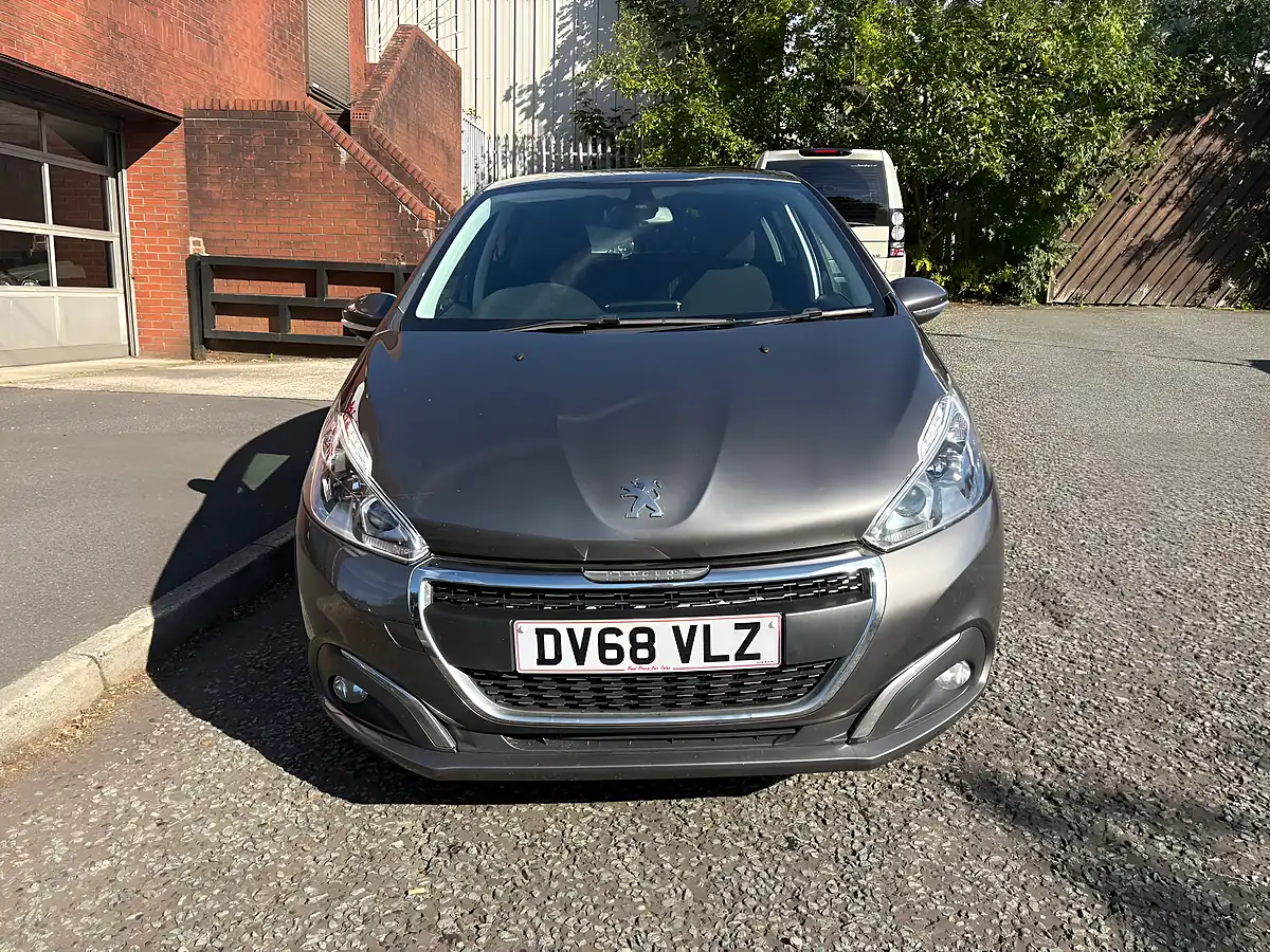 Used 2018 Peugeot 208 Signature Grey - Interior and Exterior details 8