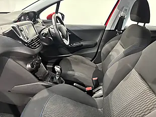 Used 2018 Peugeot 208 Signature Red - Interior and Exterior details 10