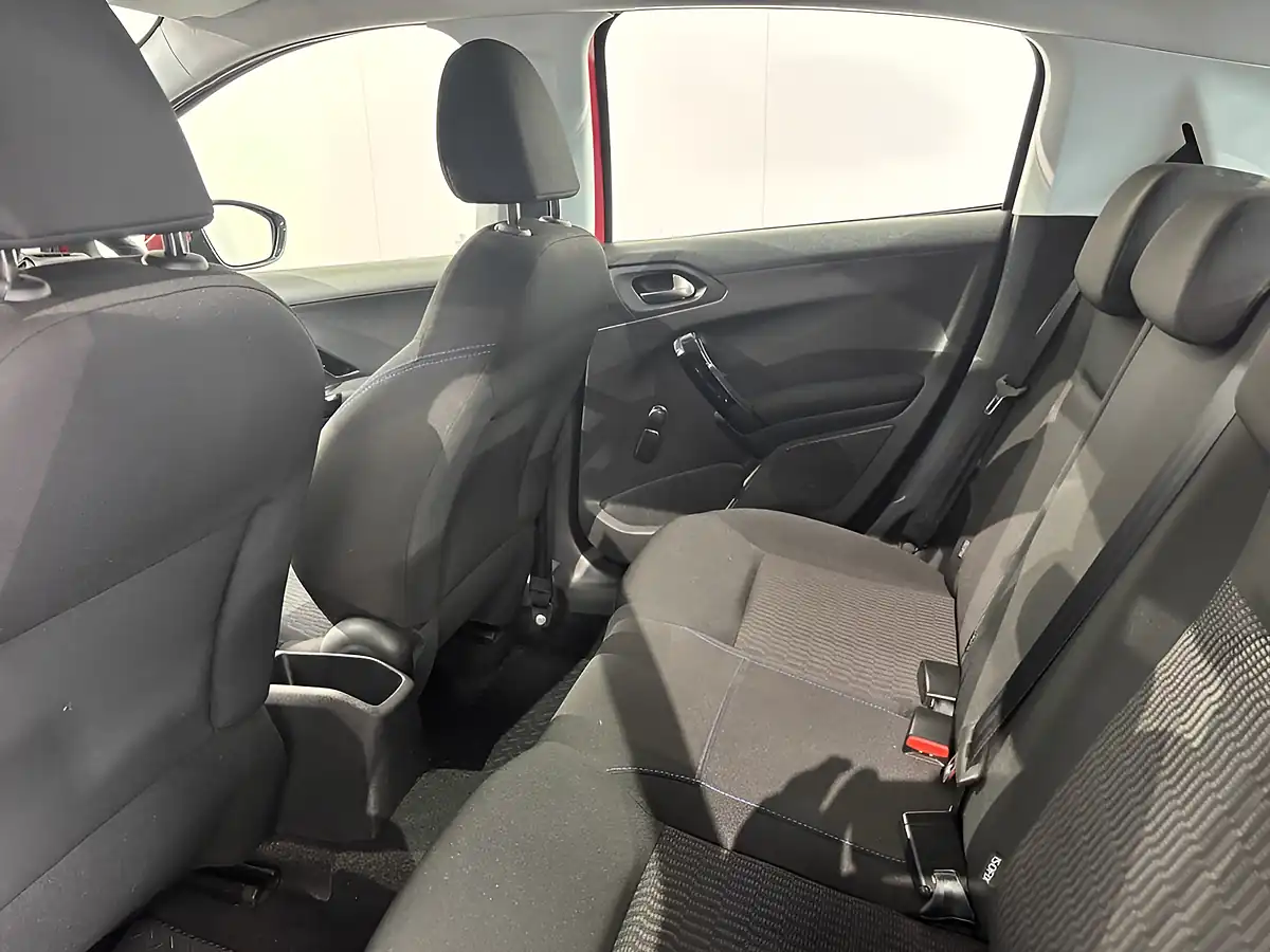 Used 2018 Peugeot 208 Signature Red - Interior and Exterior details 18
