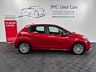 Used 2018 Peugeot 208 Signature Red - Interior and Exterior details 4