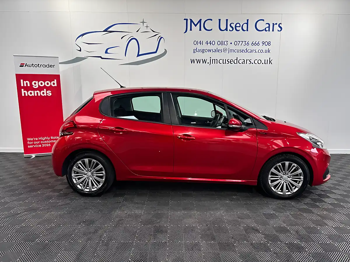 Used 2018 Peugeot 208 Signature Red - Interior and Exterior details 4
