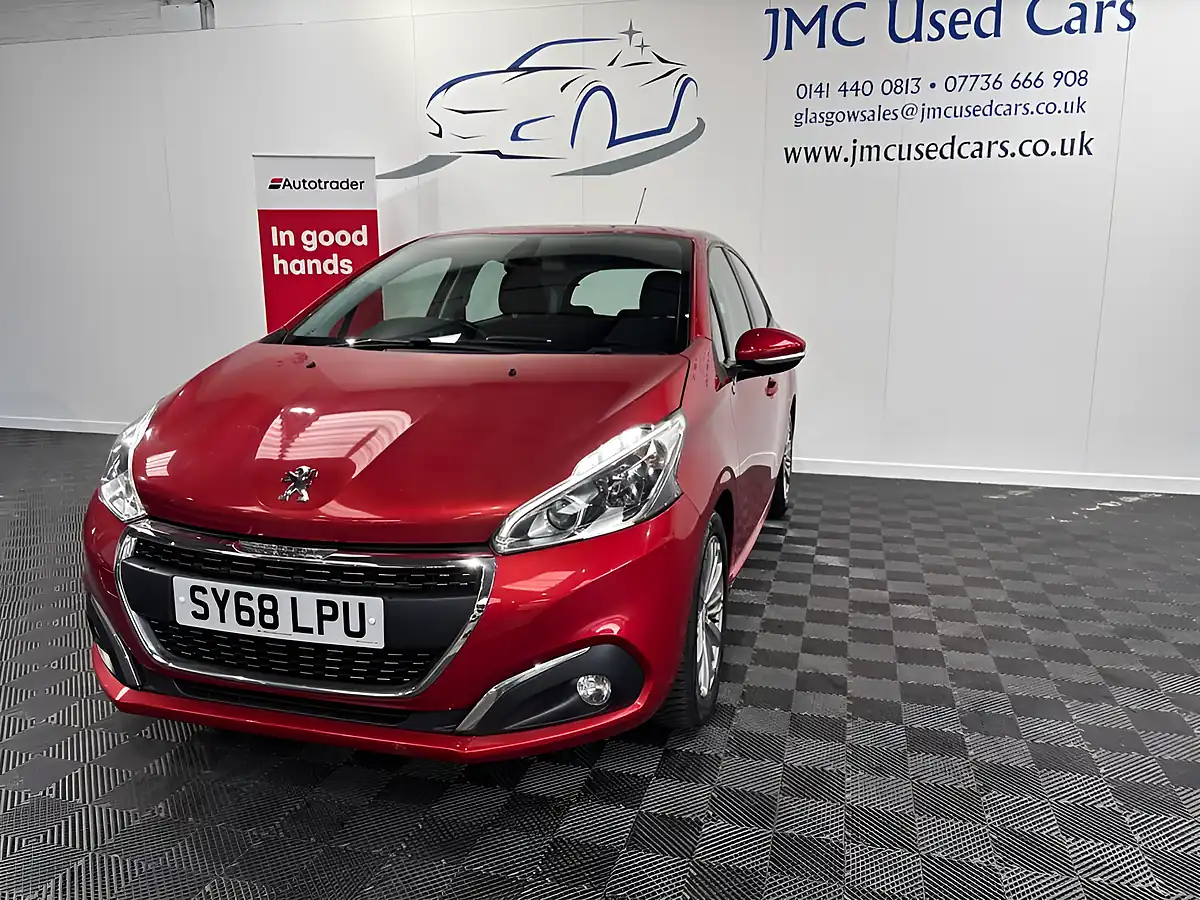 Used 2018 Peugeot 208 Signature Red - Interior and Exterior details 7