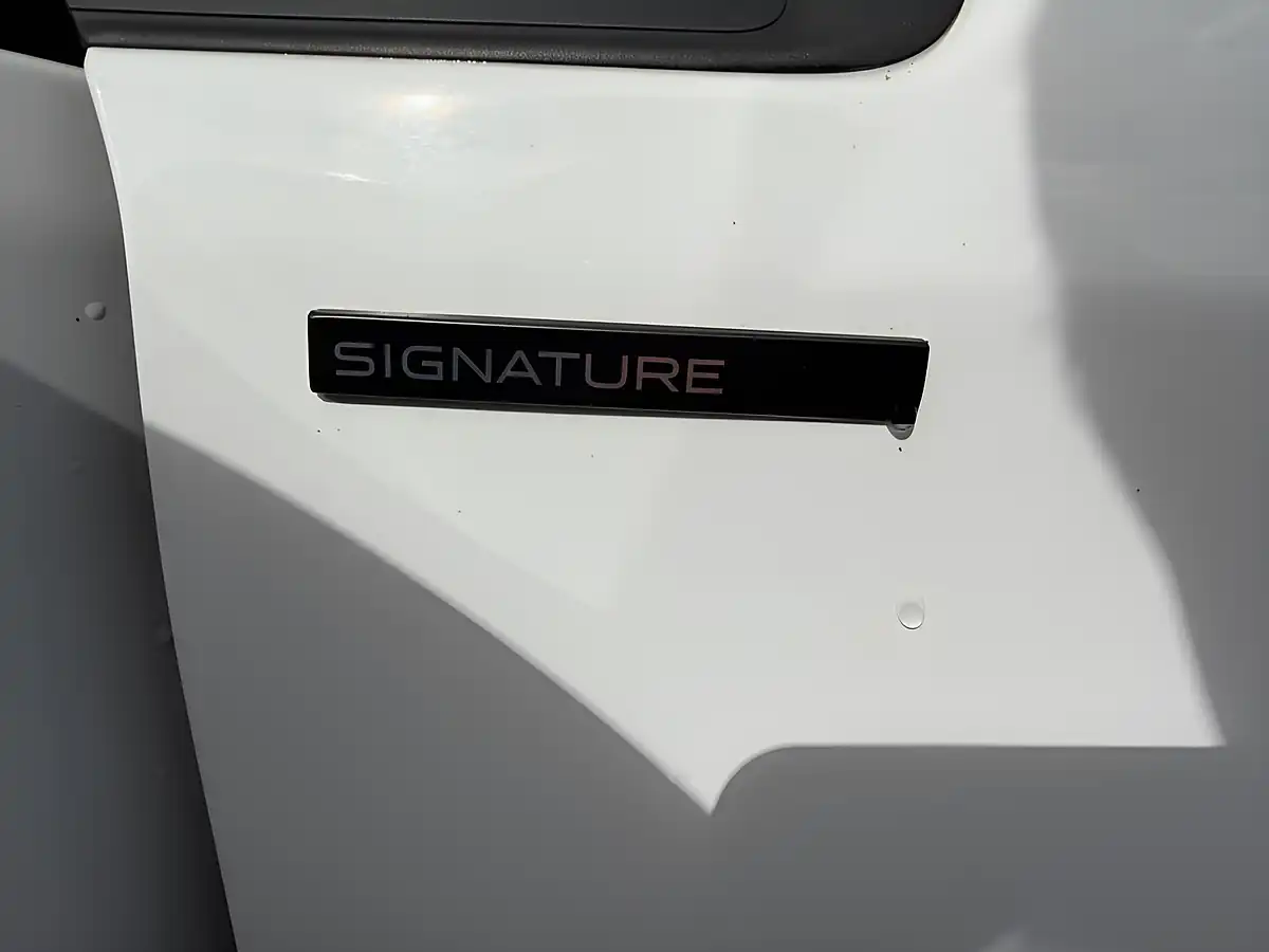 Used 2018 Peugeot 208 Signature White - Interior and Exterior details 18