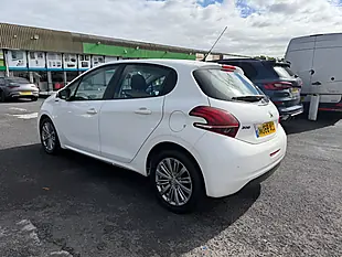 Used 2018 Peugeot 208 Signature White - Interior and Exterior details 19