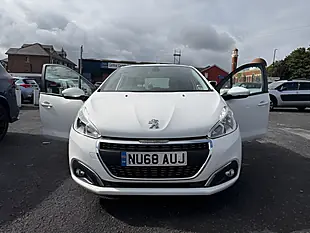 Used 2018 Peugeot 208 Signature White - Interior and Exterior details 3