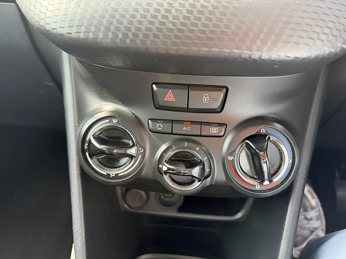 Used 2018 Peugeot 208 Signature White - Interior and Exterior details 5