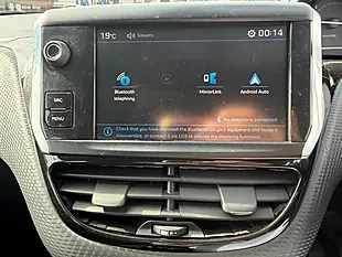 Used 2018 Peugeot 208 Signature White - Interior and Exterior details 8