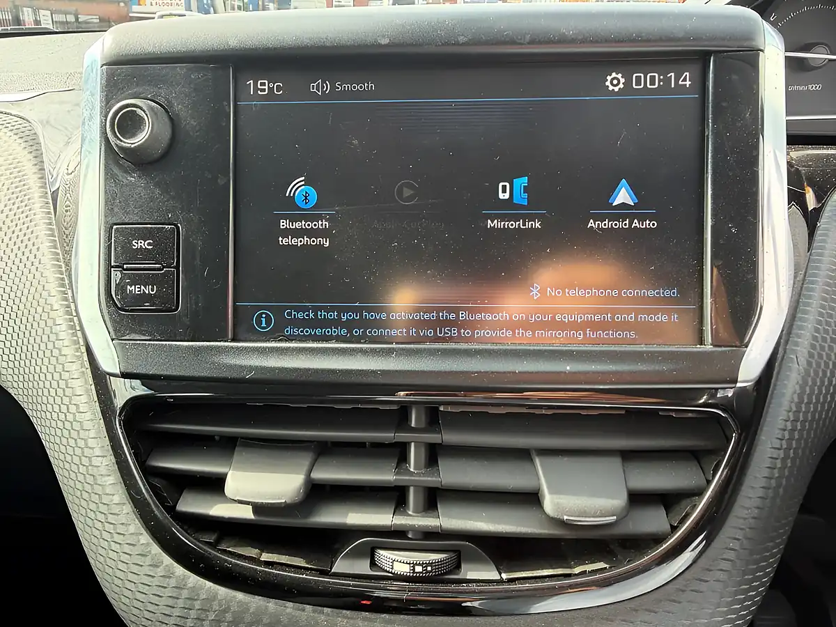 Used 2018 Peugeot 208 Signature White - Interior and Exterior details 8