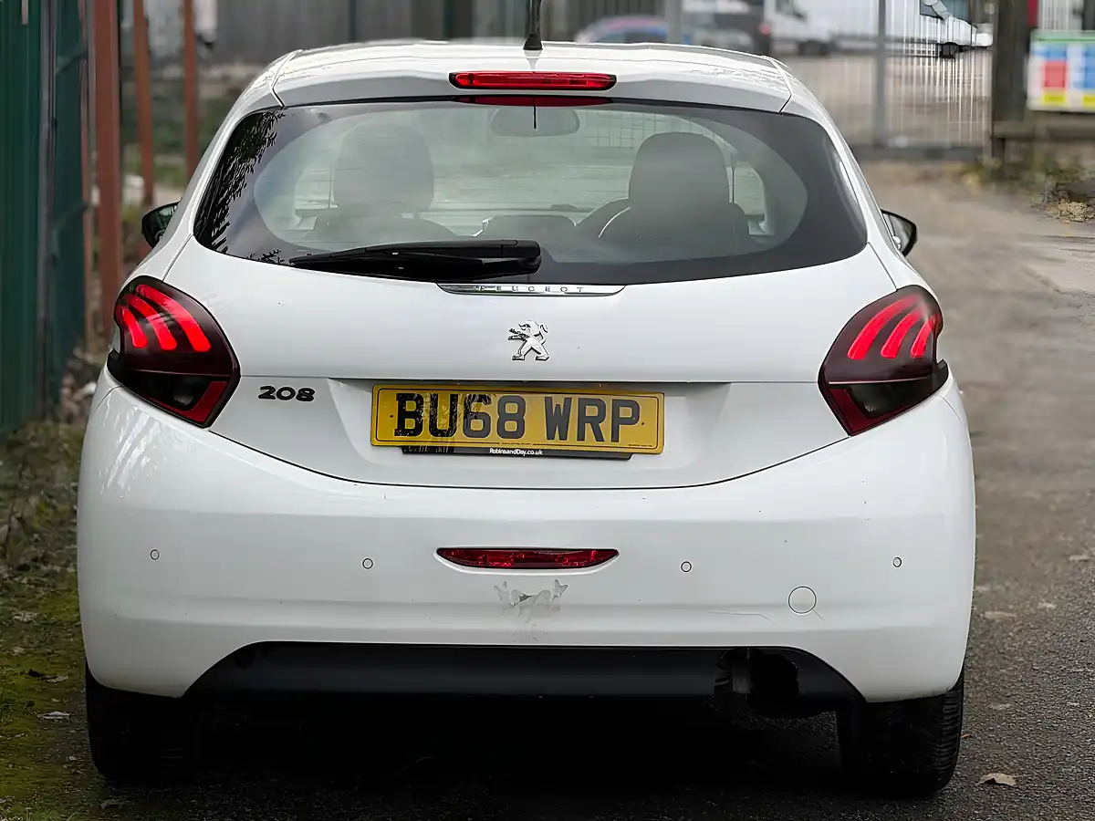 Used 2018 Peugeot 208 Signature White - Interior and Exterior details 10