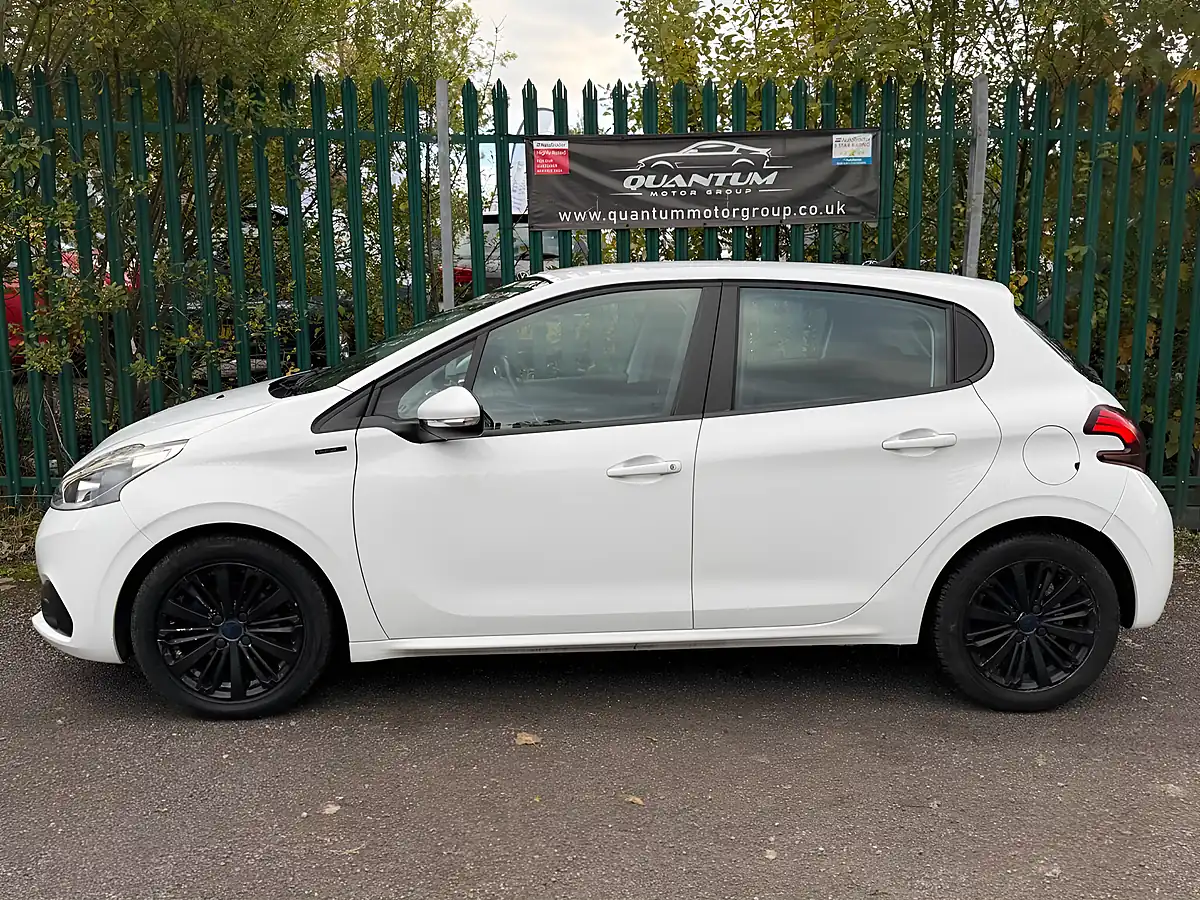Used 2018 Peugeot 208 Signature White - Interior and Exterior details 12